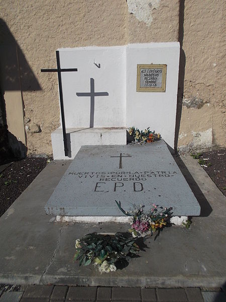 File:Tomba dels guerrillers caiguts a la invasió de la Vall d'Aran, Vielha 1944.JPG