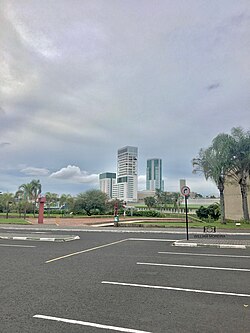 Torres Center Shopping, vistas do estacionamento do Centro Administrativo (Prefeitura), Zona Leste de Uberlândia