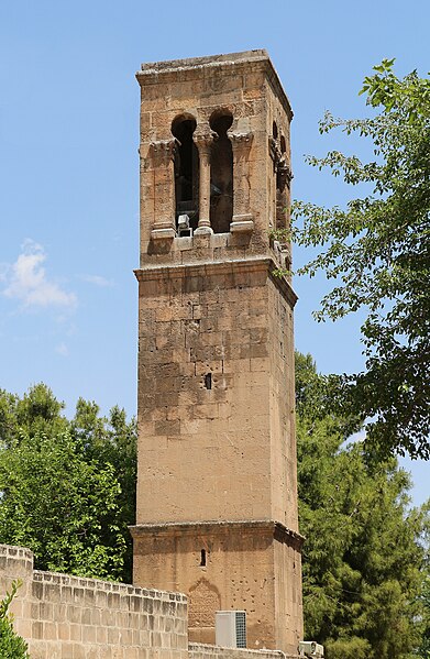 File:Tower in the Gölbasi Park.jpg