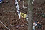 Deutsch: Baumbesetzung des Treburer Oberwaldes im Januar 2018 gegen die Erweiterung des Flughafen Frankfurt am Main. English: Tree sitting of the Trebur forest in January 2018 against the Expansion of Frankfurt Airport.