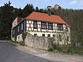 sächsischer Hof, im Hintergrund Burg Normannstein