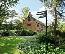 Tudor Barn, in Well Hall Pleasaunce.