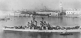 USS Little Rock (CL-92) à Venise, Italie, en 1948.jpg