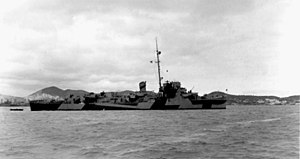 USS Lovelace (DE-198) в Нумеа, Нова Каледония, през февруари 1944 г. (19-LCM-DE198-1) .jpg