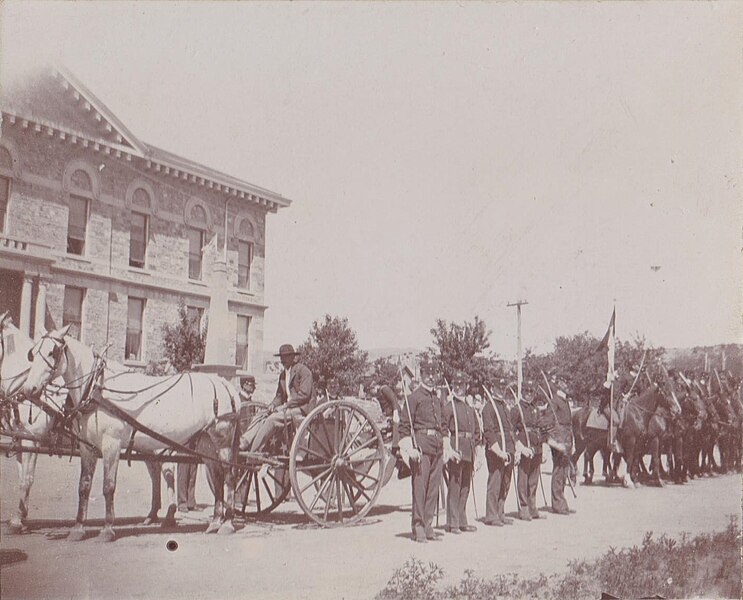 File:US Cavalry Santa Fe Territorial Courthouse 4 June 1900.jpeg