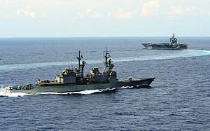 USS Thorn (DD-988) USS Enterprise (CVN-65) сүйемелдеуімен жүреді