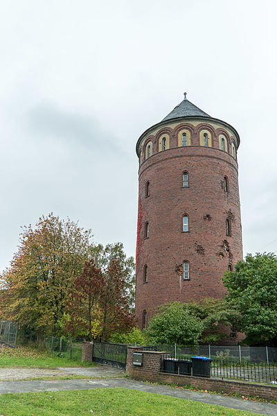 File:Uelzen Wasserturm An den zeh Eichen-02.jpg