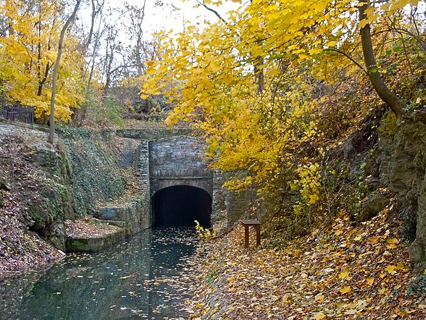 North entrance of the 729-foot (222 m) Union Canal tunnel made through difficult geologic formations