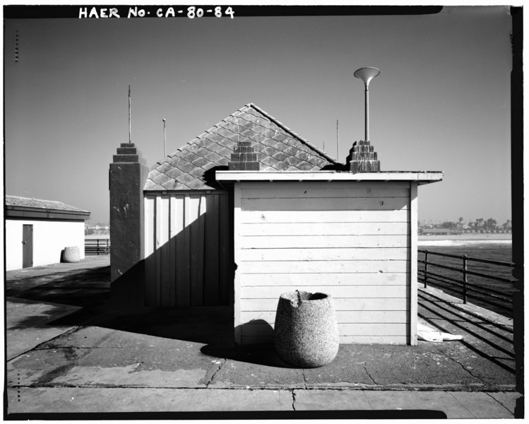 File:VIEW OF SOUTHWEST SIDE OF THE TACKLE BOX, LOOKING NORTHEAST, WITH THE REFRIGERATOR ROOM IN FOREGROUND - Huntington Beach Municipal Pier, Pacific Coast Highway at Main Street, HAER CAL,30-HUBE,1-84.tif