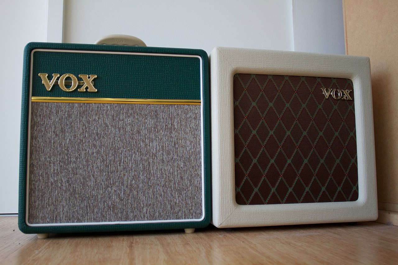 File:VOX AC4 & AC4TV mini amps.jpg - Wikimedia Commons