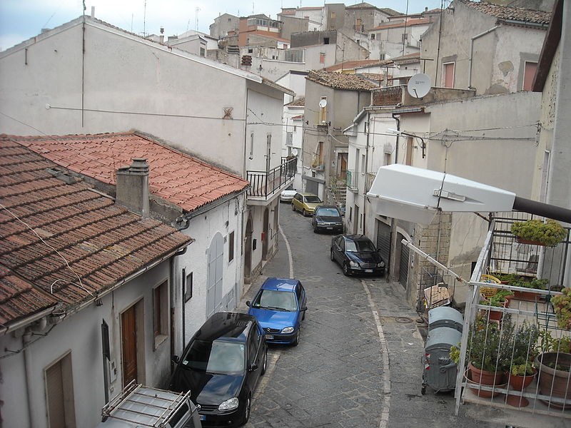 File:Valle, quartiere di Ripacandida.jpg