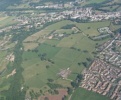 Letecký snímek Vauxhall Fields ze severozápadu při pohledu na jihovýchod