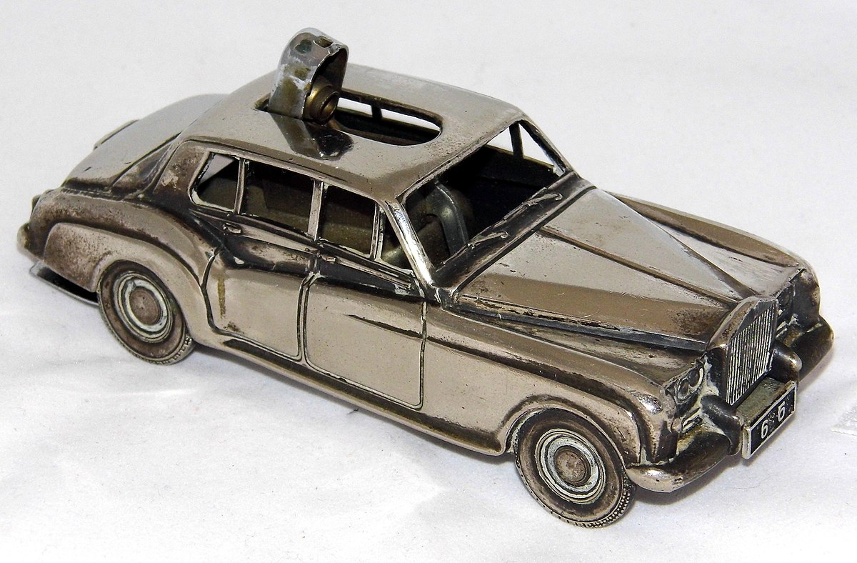 File:Vintage Rolls Royce Silver Plated Cigarette Lighter -- Press