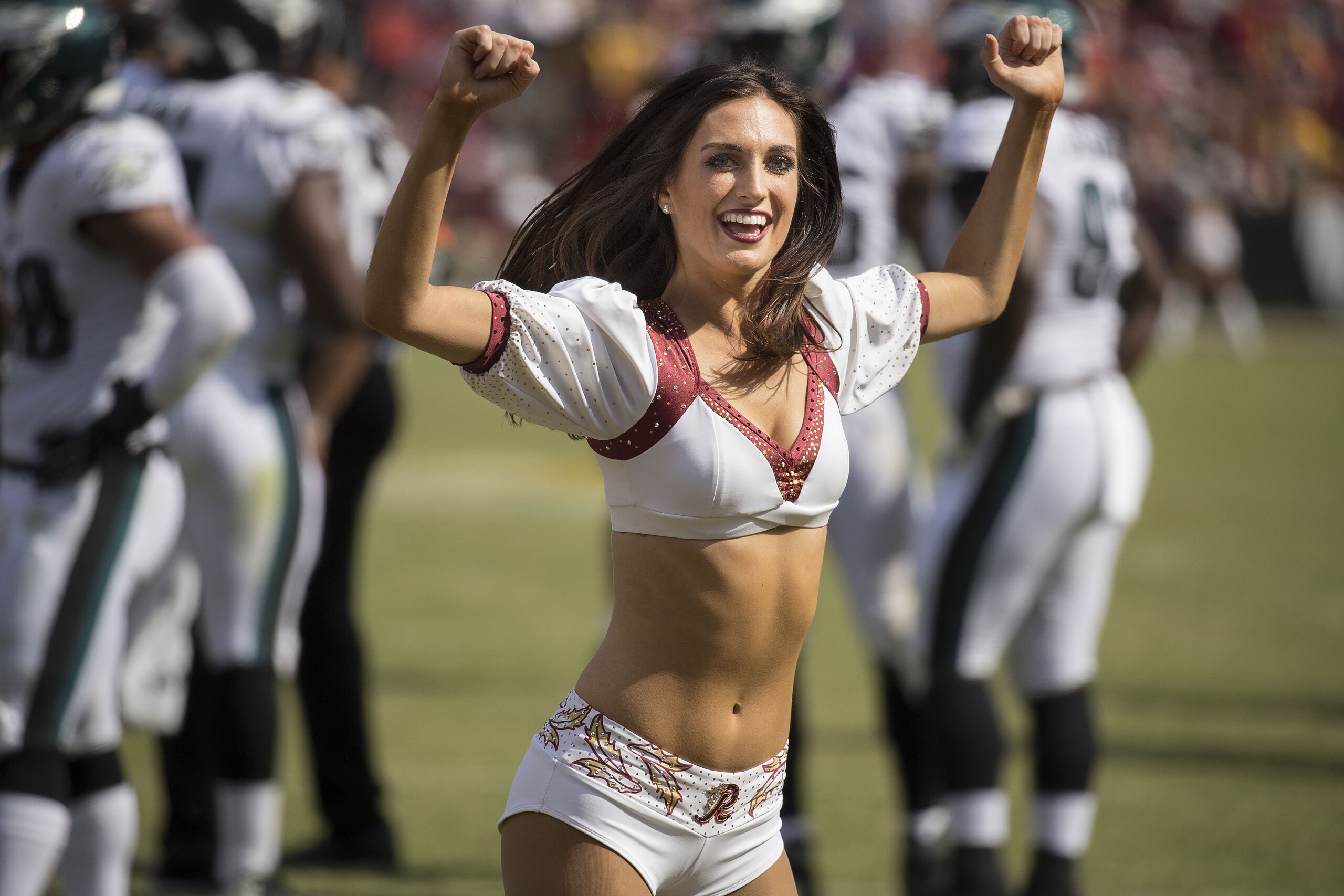 File:Washington Redskins Cheerleader (36316322514).jpg - Wikimedia Commons