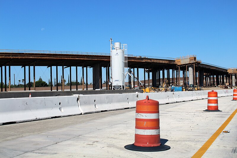 File:West Bakersfield Interchange Under Construction.jpg