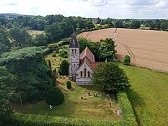 West Woodhay gereja, dengan manor di background.jpg