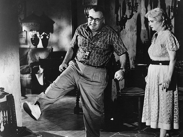 Aldrich directing Bette Davis during filming of What Ever Happened to Baby Jane? (1962)