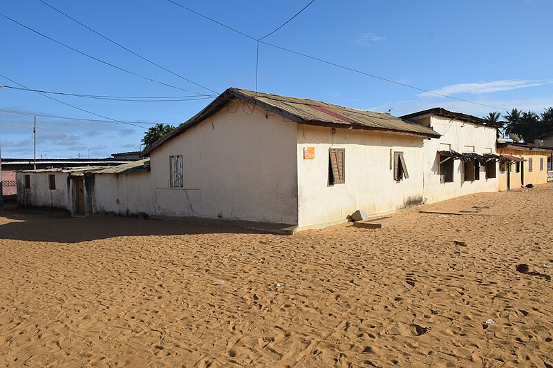 File:WikiConvFr23 en Cote d'Ivoire visite Bâtiments sites historiques de Grand-Bassam 04.jpg