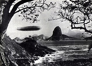 O Dirigível Graf Zeppelin, 1º aparelho voador a dar a volta ao mundo em 1929, sobrevoando a Baía de Guanabara em 25 de Maio de 1930.