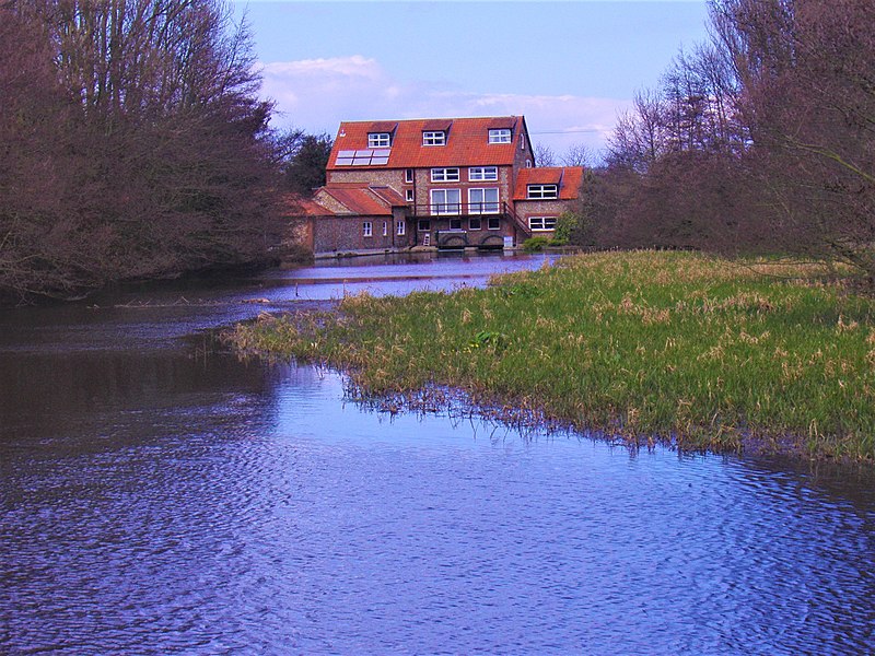 File:-2008-04-12 Glandford Watermill, River Glaven, Norfolk.JPG