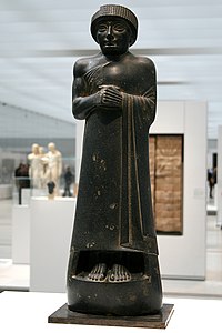 Estàtua de Gudea dempeus. Museu del Louvre