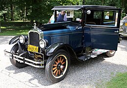 1927 Oldsmobile Série E berline 2 portes, left.jpg avant