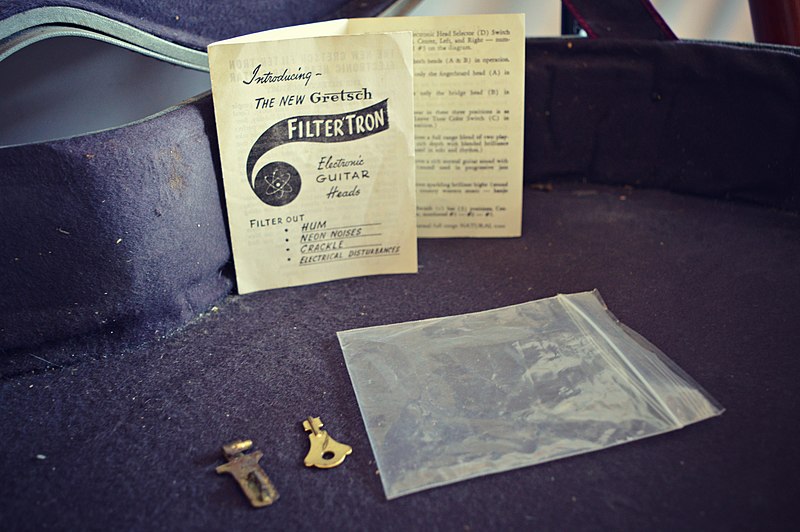 File:1959 Gretsch 6124 "Single" Anniversary Sunburst with OHSC (SN 30003) - Original Hard Shell Case's key, and Filter'Tron pamphlet (2016-03-23 13.02.49 by Freebird).jpg