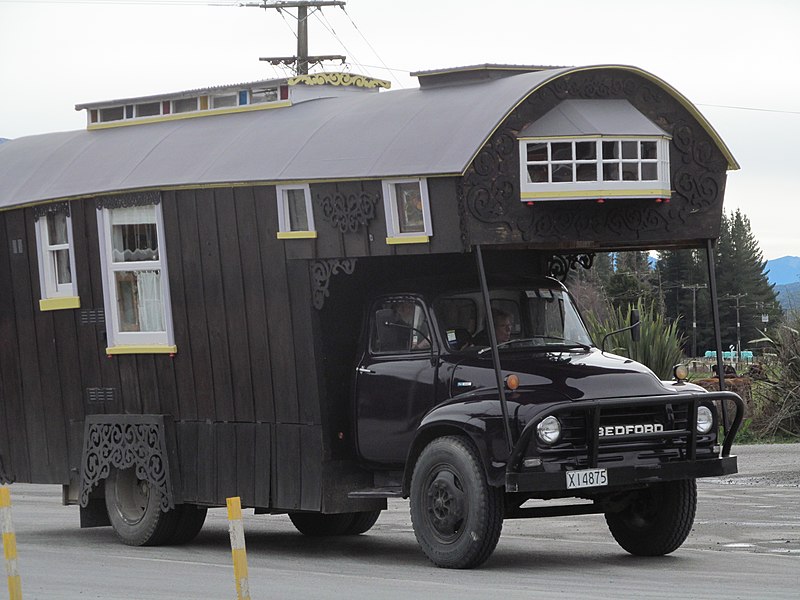 File:1983 Bedford J5 house truck (36778520823).jpg