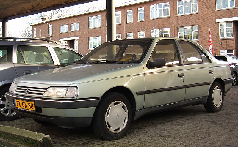 File:1992 Peugeot 405 GLT 1.6i front.jpg