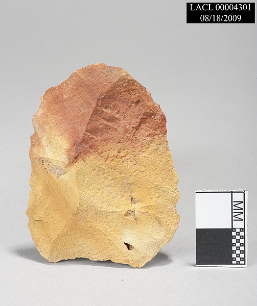 File:1 FLAKE, CHERT, POSSIBLY HEAT ALTERED (890be44f-95bf-4e47-bfee-8813ab80c8b2).jpg