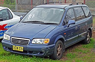 2000-2004 Hyundai Trajet (FO) GLS van 01.jpg
