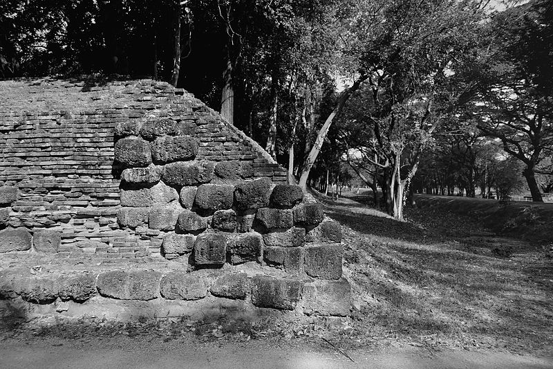 File:201401021027b (Hartmann Linge) Sukhothai Or Gate.jpg