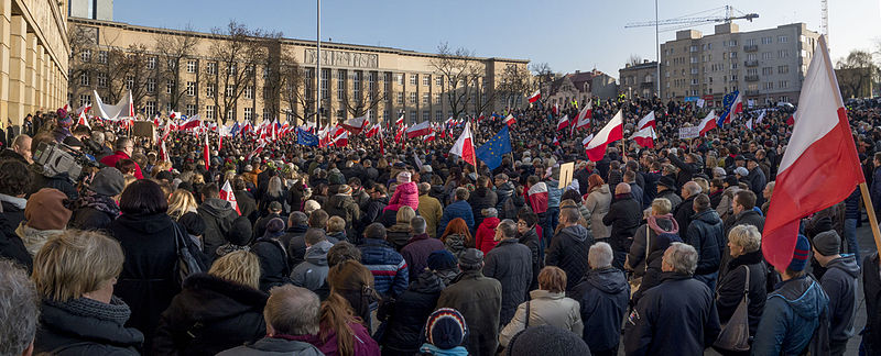 File:2015-12-19 Manifestacja KOD Lodz(js).jpg