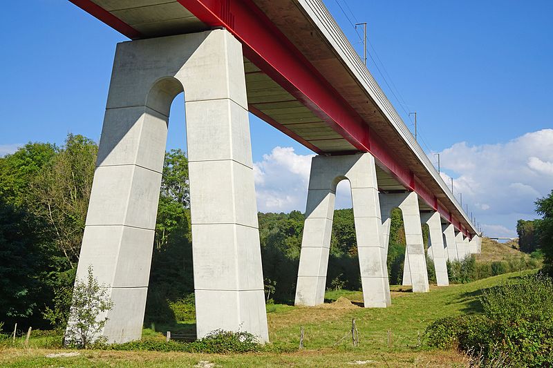 File:2016-09 - Viaduc de Corcelles - 03.jpg