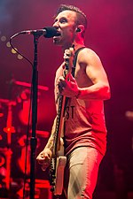 Eric Bass performing in 2016 2016 RiP Shinedown - Eric Bass - by 2eight - DSC8685.jpg