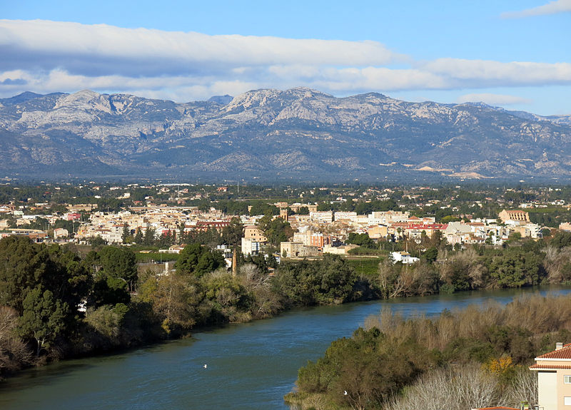 File:504 L'Ebre, Jesús (Tortosa) i el massís del Port, des del castell de la Suda.JPG