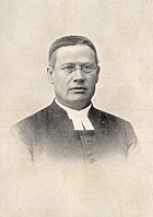 1901 portrait of Lutheran priest wearing a clerical collar with preaching bands