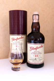 A bottle of a fifteen-year-old Glenfarclas A bottle of Glenfarclas 15 Years Old.png