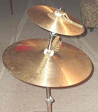 Chain sizzlers mounted on a Paiste 11" trad splash (top) and Paiste 2002 18" medium
