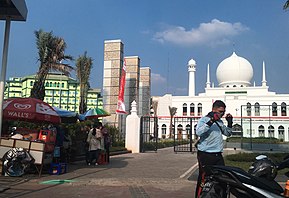 Al-Azhar Great Mosque, It was Jakarta's largest mosque when it was built until it was surpassed by the Istiqlal Mosque.