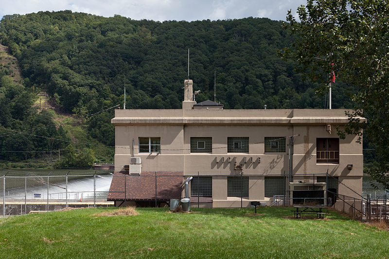 File:Allegheny River Lock and Dam No. 6.jpg