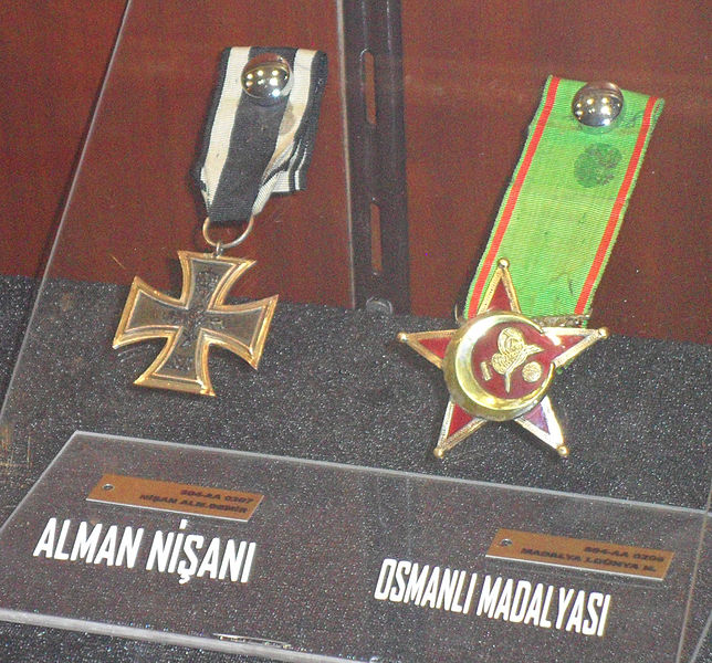File:Alman nişanı ve Osmanlı madalyası.JPG