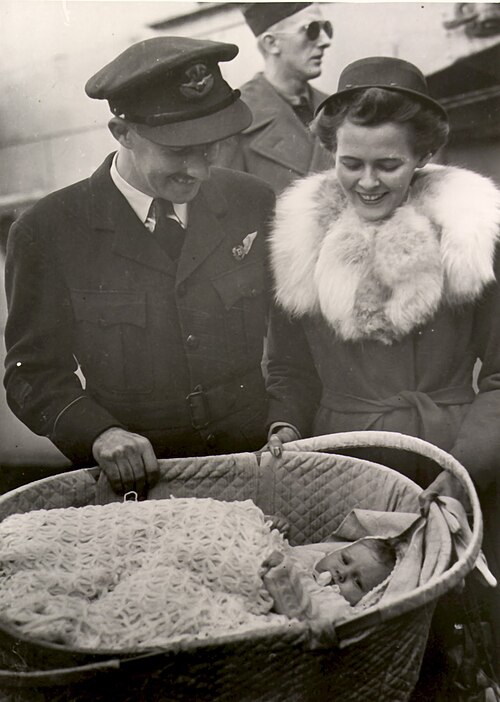 Australian Flying Officer reunites in Sydney with Canadian bride and daughter in 1945.