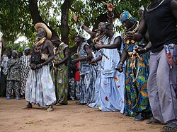 Demonstration of the bravery of the elders BailaAnciens.JPG