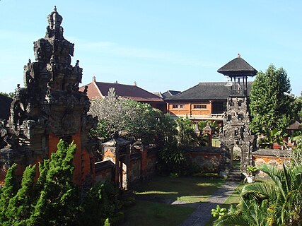Bali Museum, inside courtyards and gates, seen from the belvedere