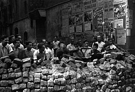Barricade des milices populaires spontanées face au soulèvement nationaliste de juillet 1936 en Espagne.