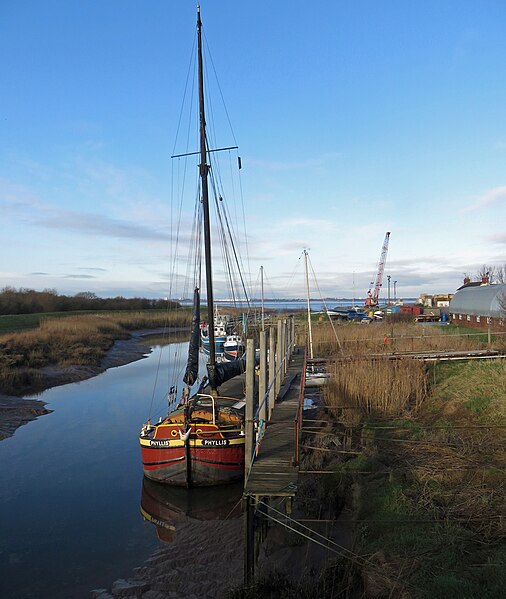 File:Barrow Haven - geograph.org.uk - 4315638.jpg