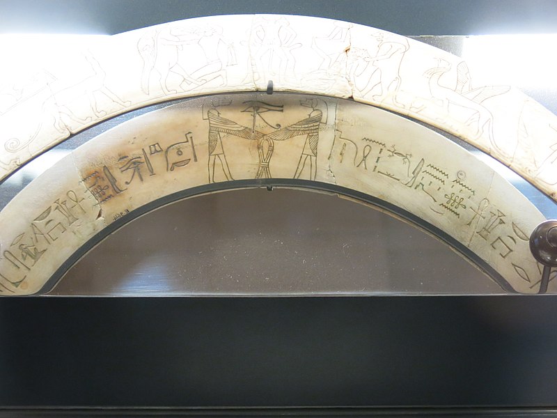 File:Baton magique en ivoire (Louvre, E 3614) 2.jpg