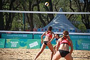 Deutsch: Beachvolleyball bei den Olympischen Jugendspielen 2018; Tag 8, 14. Oktober 2018; Mädchen, Achtelfinale – Bolivien-Puerto Rico 0:2 (18–21/18–21 ) English: Beach volleyball at the 2018 Summer Youth Olympics at 14 October 2018 – Girls Round of 16 – Bolivia-Puerto Rico 0:2 (18–21/18–21 )