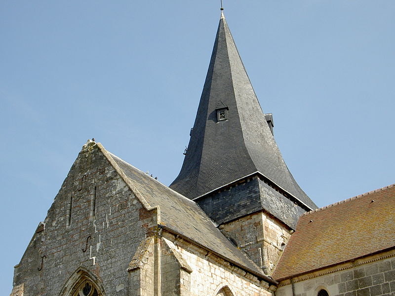 File:Beaumont en Auge - clocher de l'église saint sauveur.jpg